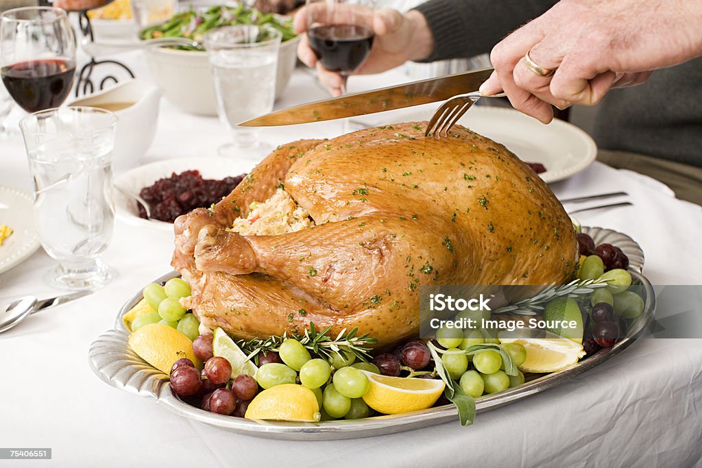 Person carving turkey - Стоковые фото Мясо индейки роялти-фри