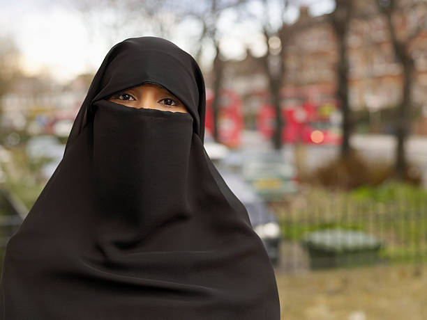 mulher vestindo hijab - 15803 imagens e fotografias de stock