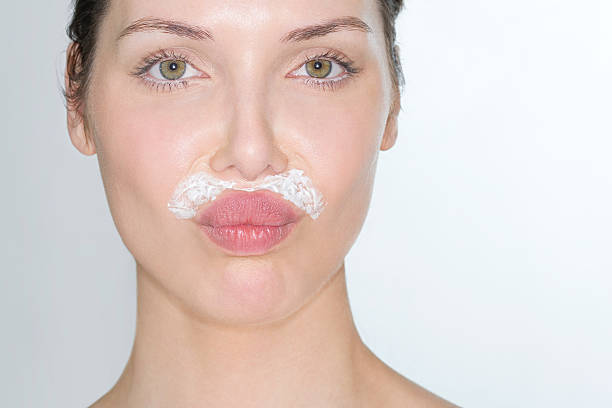 woman bleaching facial hair - 15803 imagens e fotografias de stock