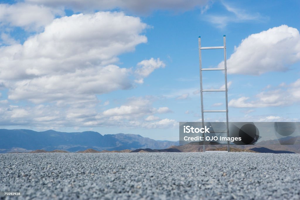 Échelle air avec ciel bleu et nuages - Photo de Les marches de la gloire libre de droits