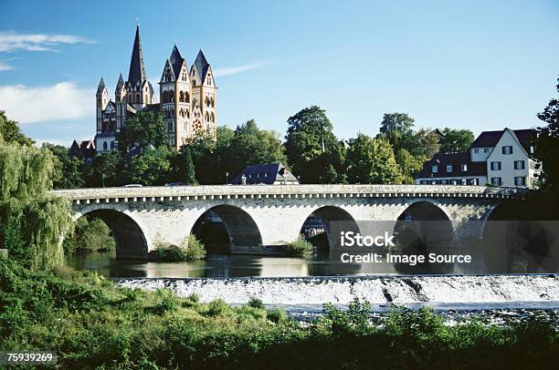 Photo libre de droit de Dôme De Limbourg Et Lahn Bridge banque d'images et plus d'images libres de droit de Allemagne - Allemagne, Arbre, Cultures