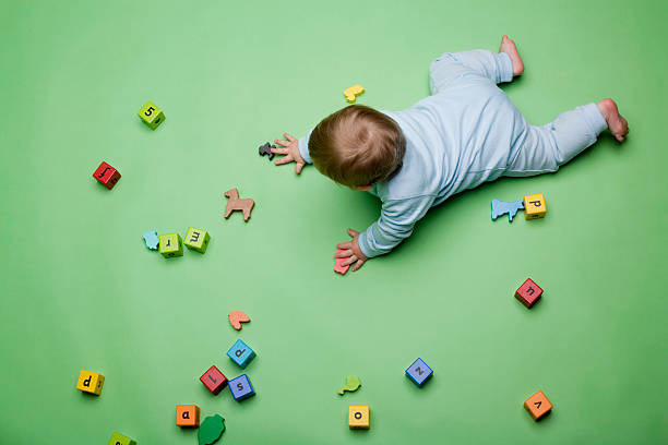 baby with building blocks - block child play toy imagens e fotografias de stock