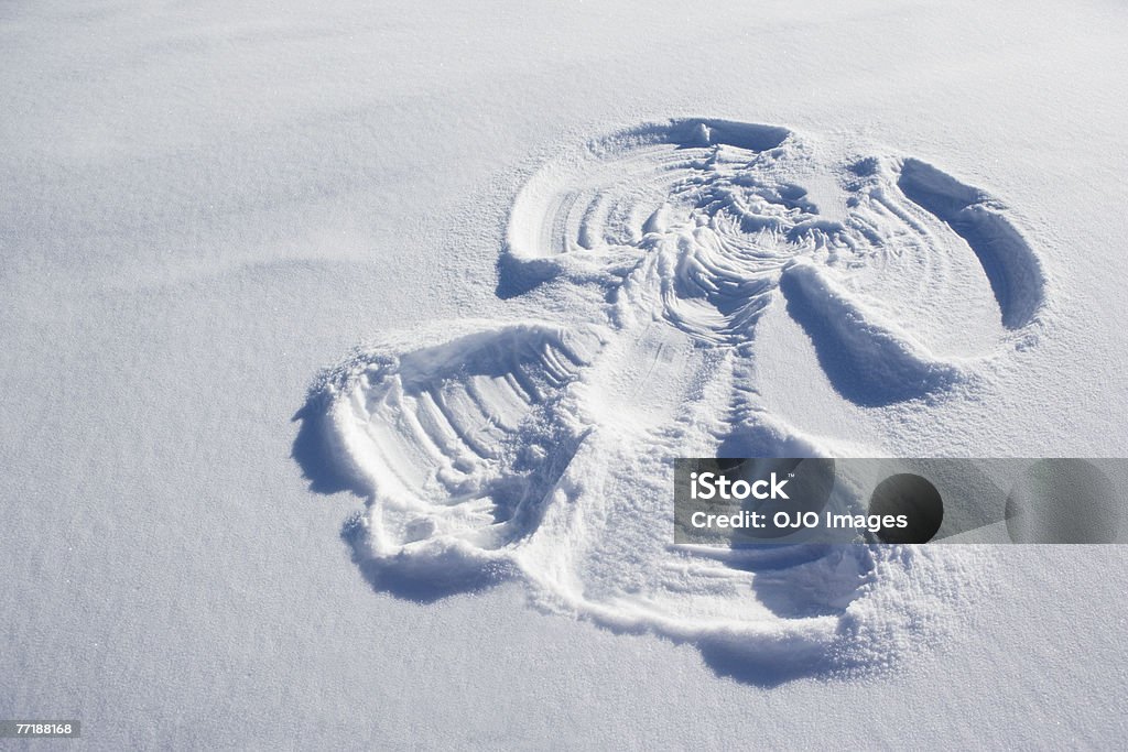 エンジェルの雪 - 雪の人型のロイヤリティフリーストックフォト