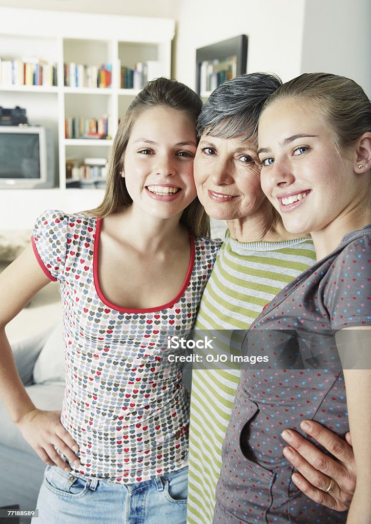 3 つのテーマと笑顔の女性 - 14歳から15歳のロイヤリティフリーストックフォト
