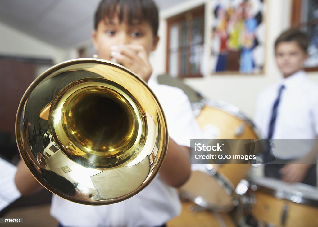 Étudiants en classe de musique - Photo de Trompette libre de droits