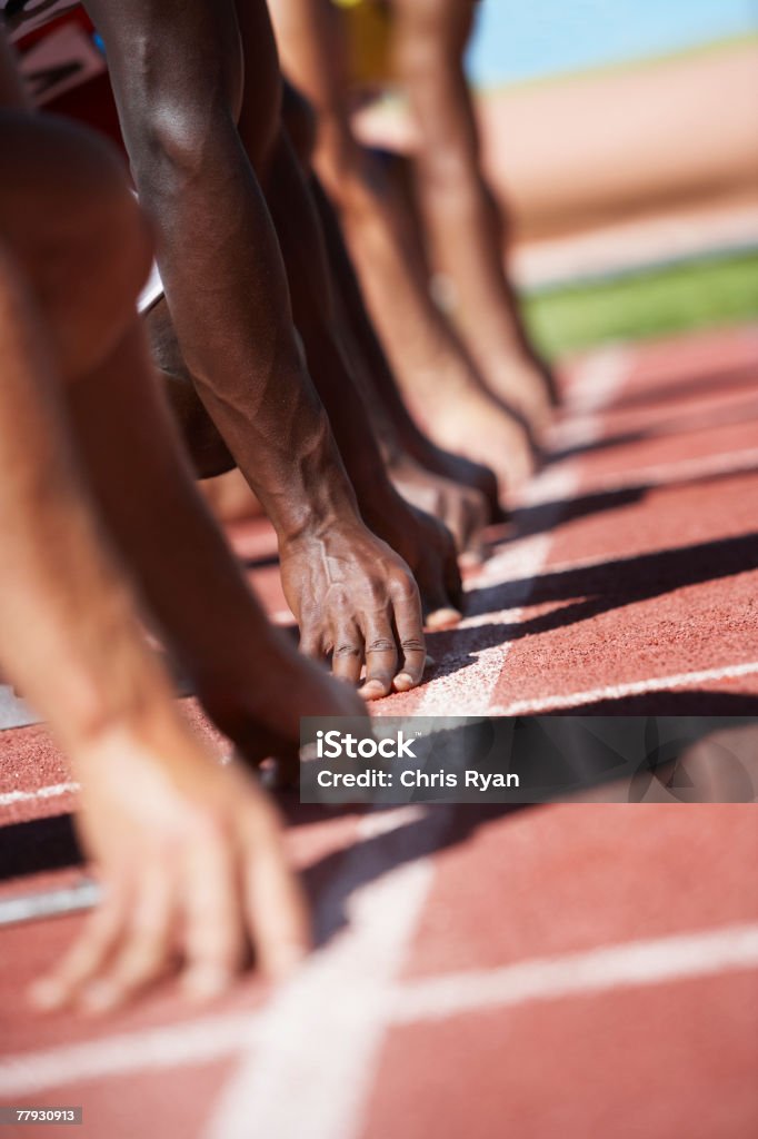 Corredores no início da linha de Pista - Royalty-free Atletismo Foto de stock