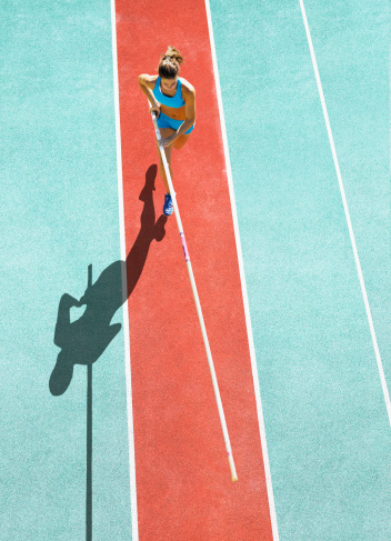 Atleta corriendo para hacer un salto con pértiga photo