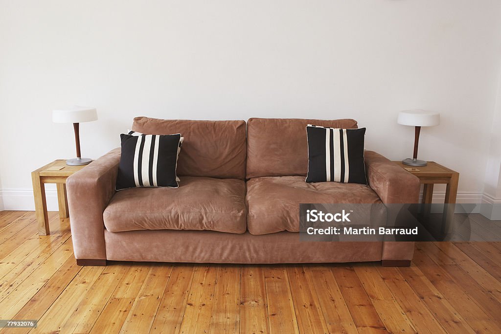 Leere Wohnzimmer mit couch und Beistelltischen - Lizenzfrei Sofa Stock-Foto