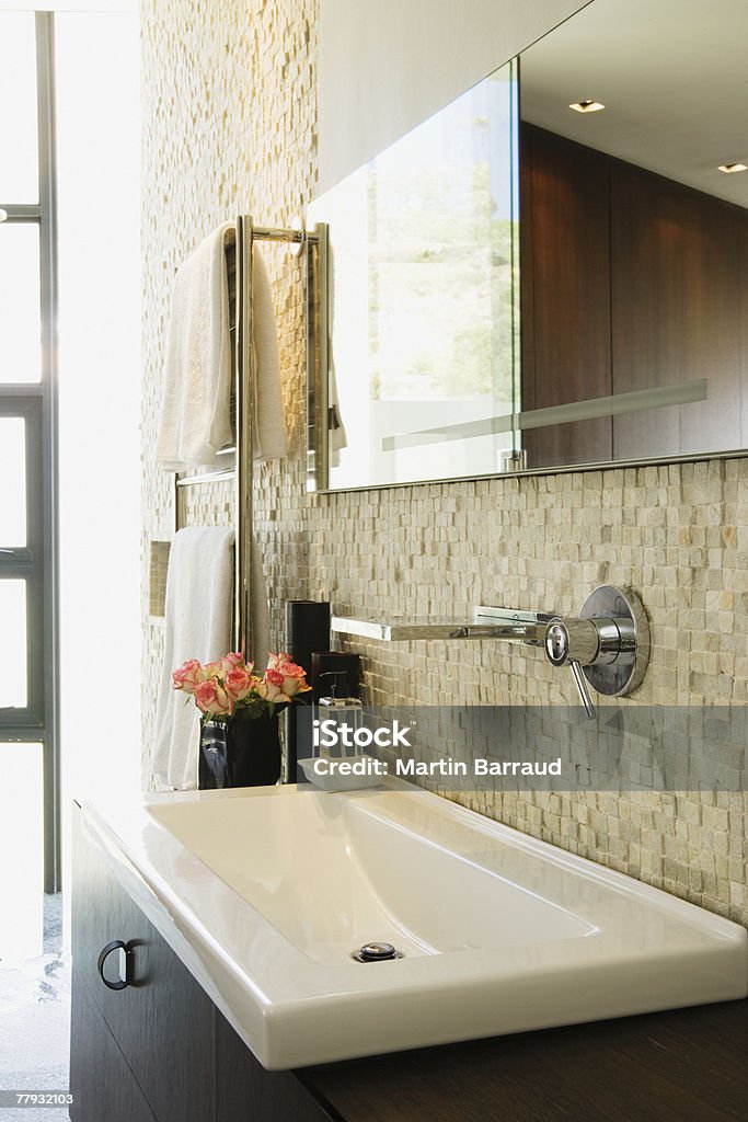 Moderner Waschtisch im Bad - Lizenzfrei Einfachheit Stock-Foto