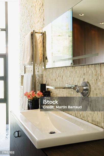 Moderner Waschtisch Im Bad Stockfoto und mehr Bilder von Einfachheit - Einfachheit, Waschbecken, Abwesenheit