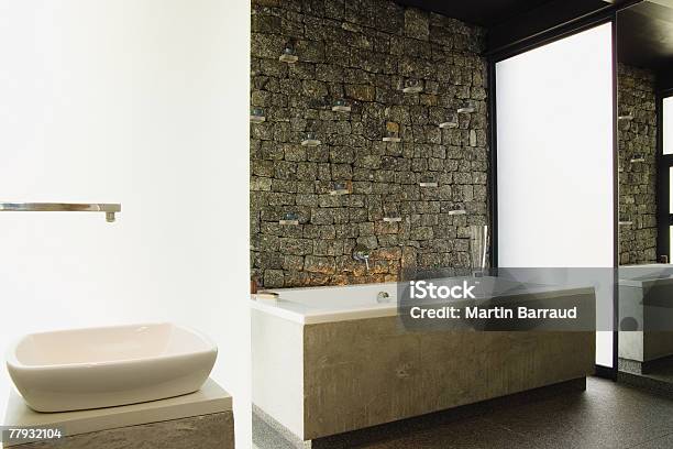 현대식 욕실 욕조 및 가라앉다 0명에 대한 스톡 사진 및 기타 이미지 - 0명, 낮, 단순함