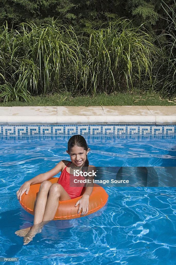 Garota em uma piscina - Foto de stock de Boia - Inflável royalty-free