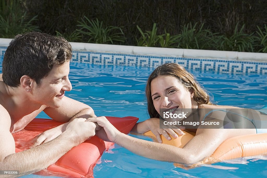 Casal na piscina - Royalty-free 30-39 Anos Foto de stock