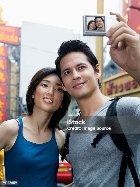 Para Biorąc Zdjęcie - zdjęcia stockowe i więcej obrazów Aparat cyfrowy - Aparat cyfrowy, Bangkok, Chińczycy