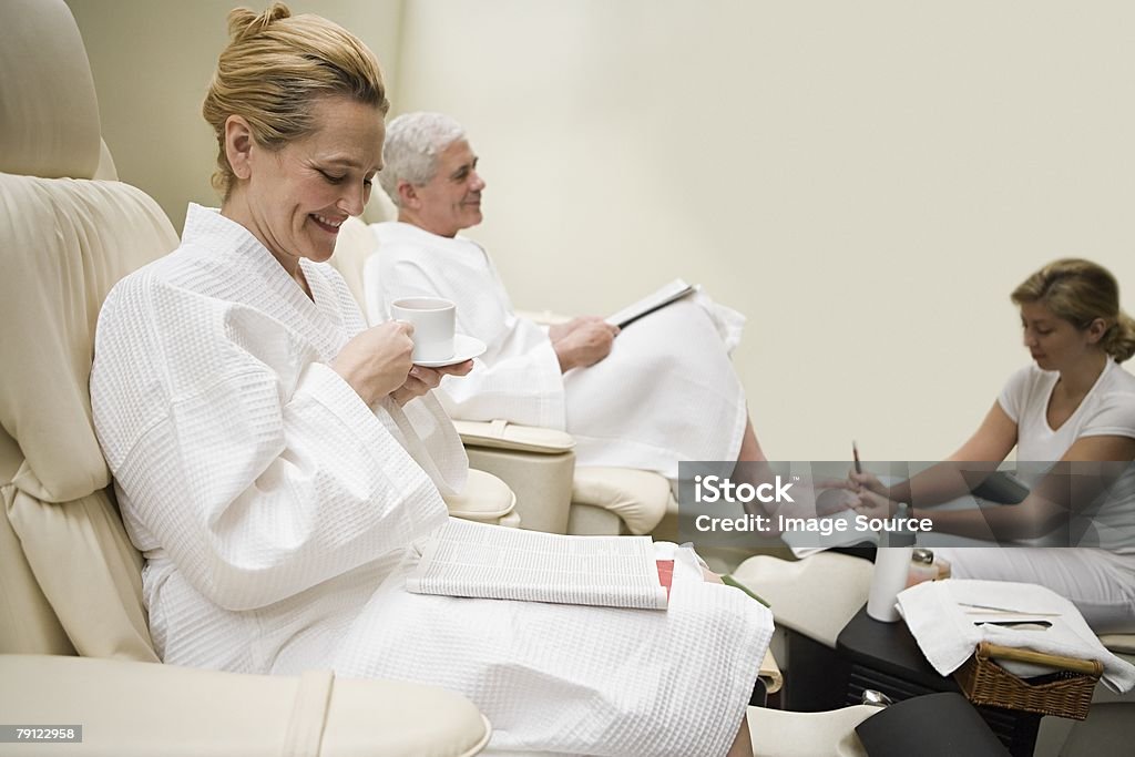 Casal fazendo um tratamento no spa de saúde - Foto de stock de Adulto royalty-free
