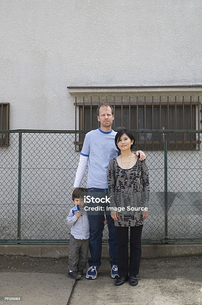 Retrato de una familia - Foto de stock de 30-39 años libre de derechos