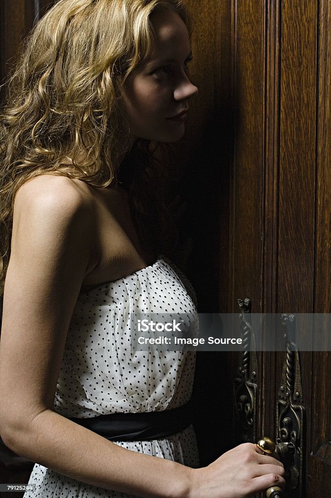 Hispanic woman opening a door - 로열티 프리 그림자 스톡 사진
