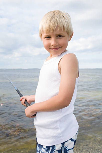 chłopiec połowów - sweden fishing child little boys zdjęcia i obrazy z banku zdjęć