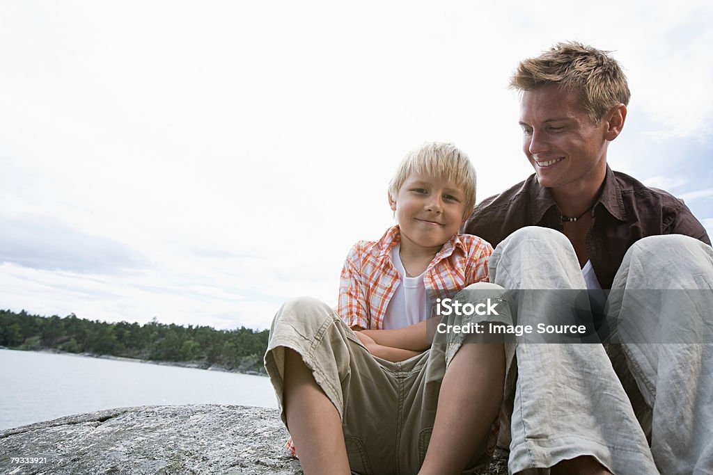 Портрет отца и сына - Стоковые фото Швеция роялти-фри