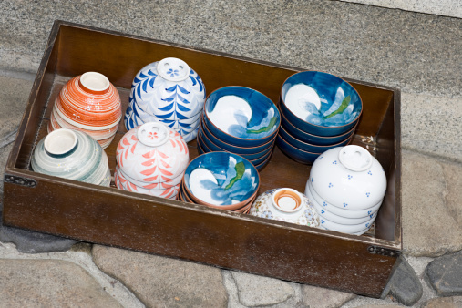 Doucai Porcelain Flower and bird pattern jar with lid