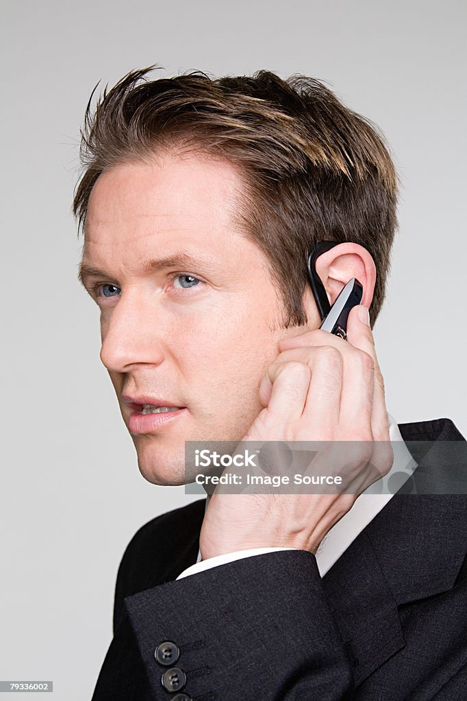 Businessman using hands free device - Стоковые фото 30-34 года роялти-фри