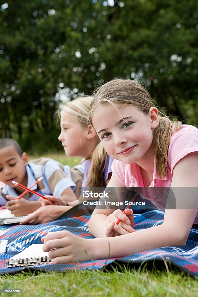 Kinder auf einer Decke - Lizenzfrei Exkursion Stock-Foto