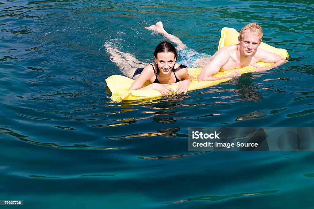 Un par de nadar en el mar - Foto de stock de Adulto libre de derechos