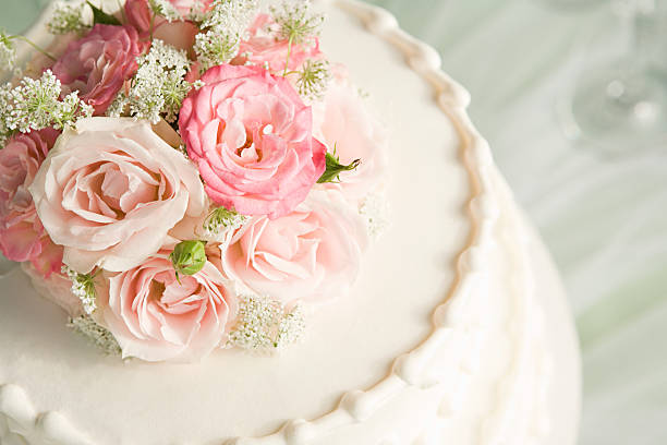 Roses on top of a wedding cake  wedding cake stock pictures, royalty-free photos & images