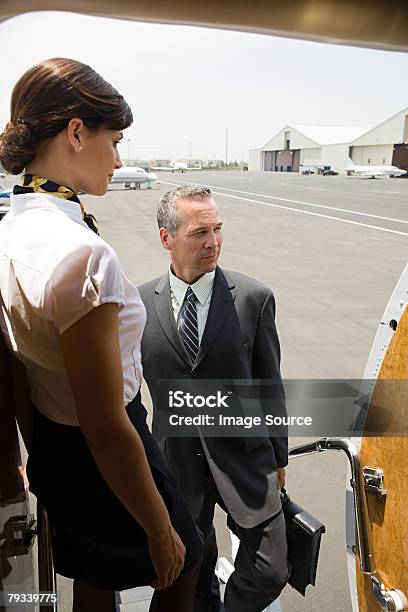 Stewardess And Businessman Boarding Jet 개인 비행기에 대한 스톡 사진 및 기타 이미지 - 개인 비행기, 탑승, 2명