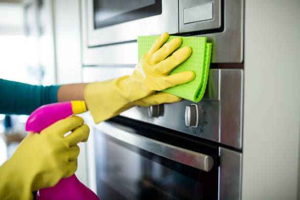 istock Pretty woman doing her house chores 800032446