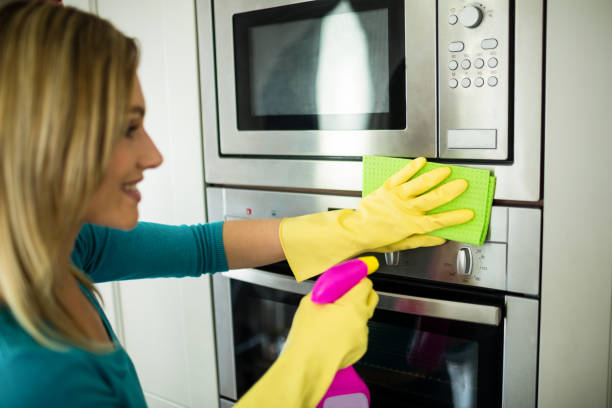 istock Pretty woman doing her house chores 800034490