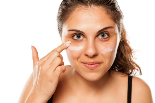 istock young beautiful women apply cosmetics on her face 800178566