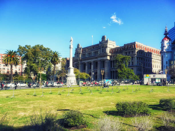 plaza de mayo a buenos aires, argentina - pirã¡mide foto e immagini stock