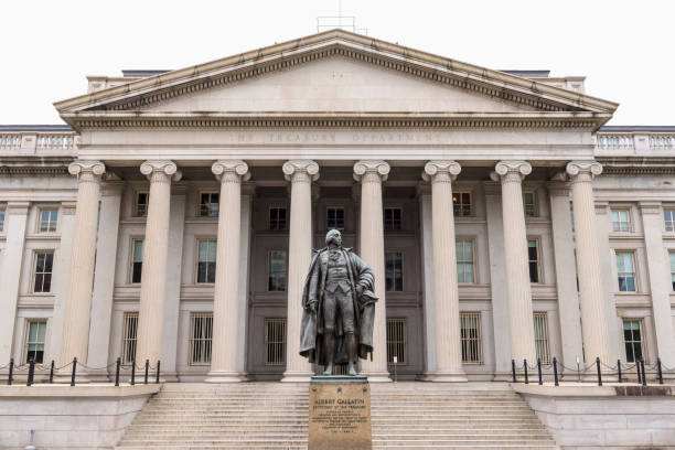 united states treasury building, washington dc - us treasury department imagens e fotografias de stock