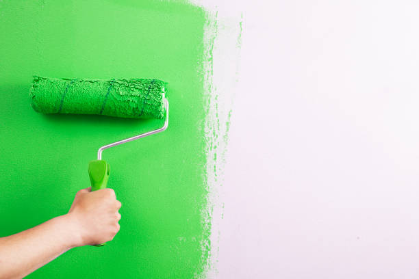 Close-up , the painter paint the wall of the room.