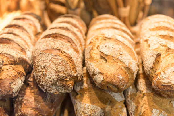 pão  - bread bread basket basket whole wheat - fotografias e filmes do acervo