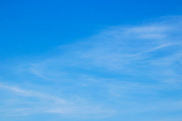 blauer himmel mit wolken - heaven hell road sign sign stock-fotos und bilder