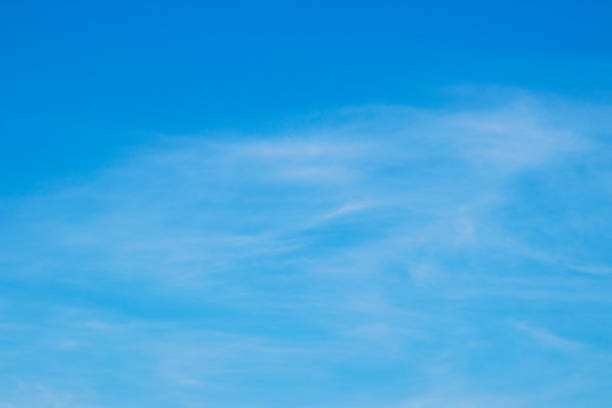 blauer himmel mit wolken - heaven hell road sign sign stock-fotos und bilder