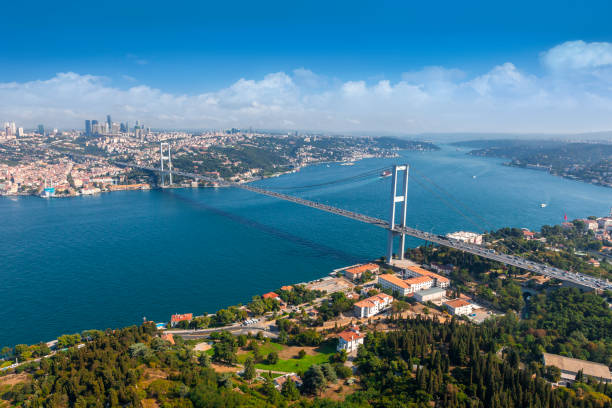 ponte do bósforo em i̇stanbul - aerial view bosphorus bridge bosphorus bridge - fotografias e filmes do acervo