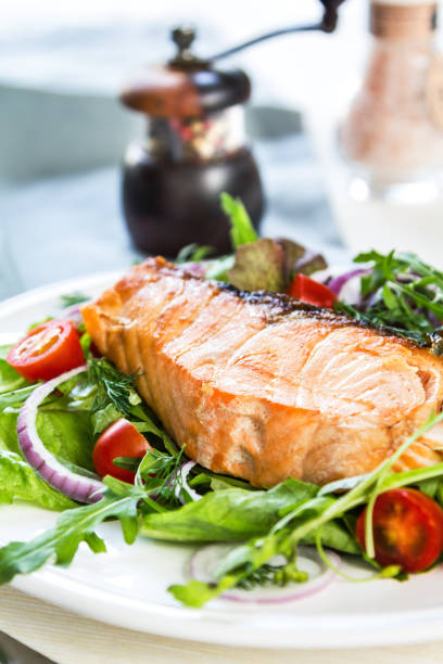 istock Grilled Salmon fillet with fresh salad 800440978