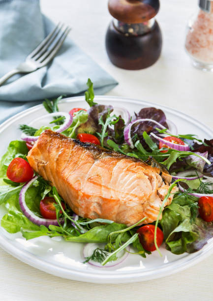 istock Grilled Salmon fillet with fresh salad 800441494