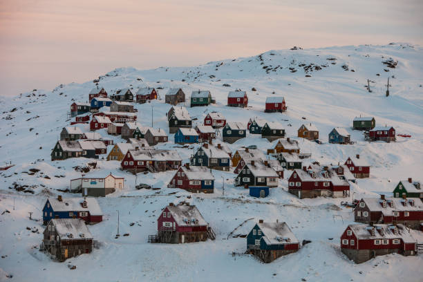 istock Houses in Tasiilaq 800522944