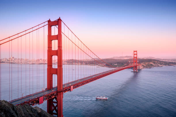 golden gate, san francisco california at sunset - beach architecture golden gate bridge night imagens e fotografias de stock