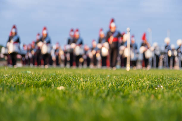 Sfondo colorato di un'orchestra musicale al sole della sera - foto stock