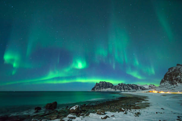 カラフルな光 - aurora borealis iceland aurora polaris astronomy ストックフォトと画像