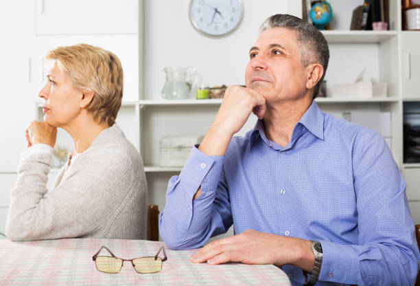 mature couple quarrels - unwillingness imagens e fotografias de stock