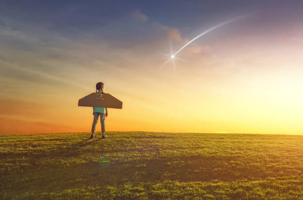 fille joue astronaute - faire un voeu photos et images de collection