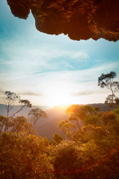 青い山の夕日 - ブルーマウンテン国立公園 写真 ストックフォトと画像
