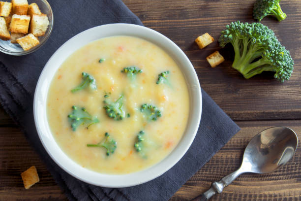 sopa de crema de queso con brócoli - carrot close up silverware cutting board fotografías e imágenes de stock
