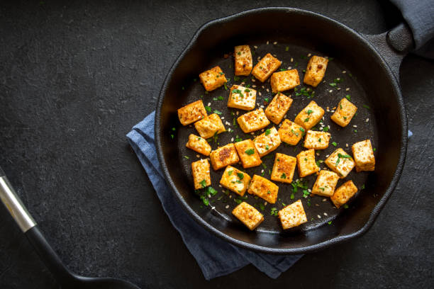 tofu fritto - terra cotta pot foto e immagini stock